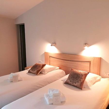 Hotel Platanes - Kb Hotel Group Etauliers Экстерьер фото