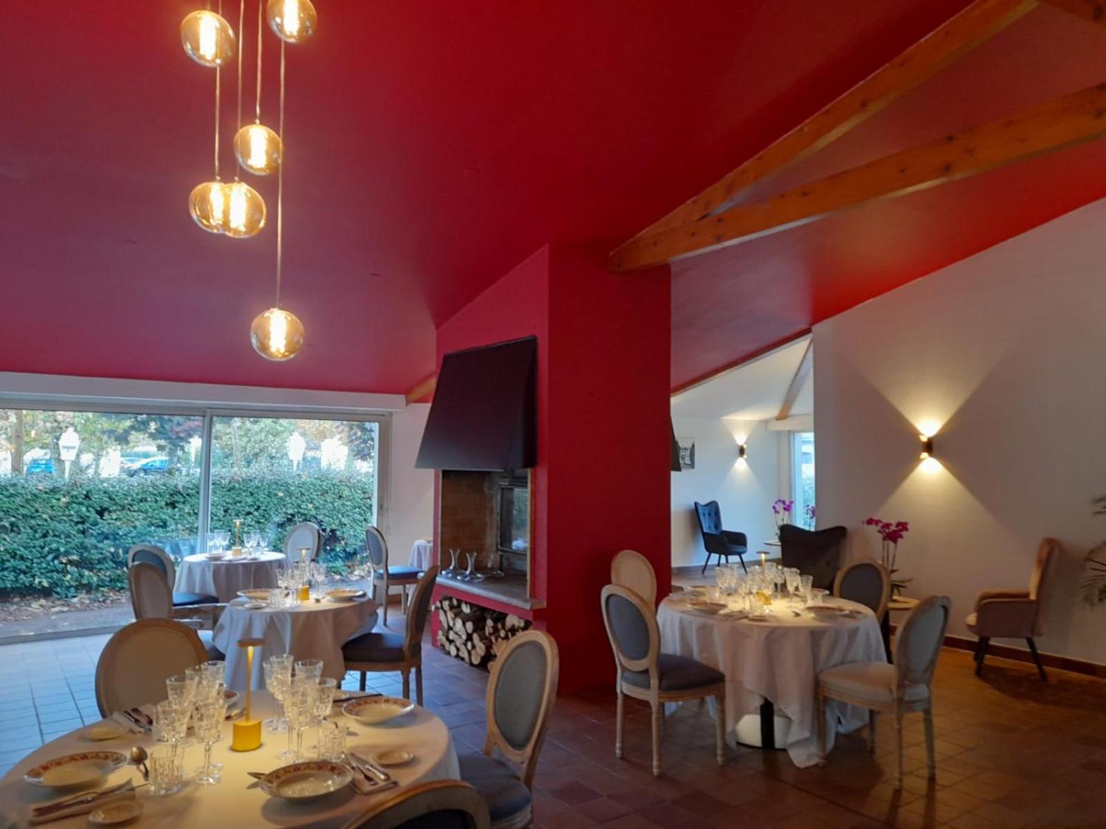 Hotel Platanes - Kb Hotel Group Etauliers Экстерьер фото