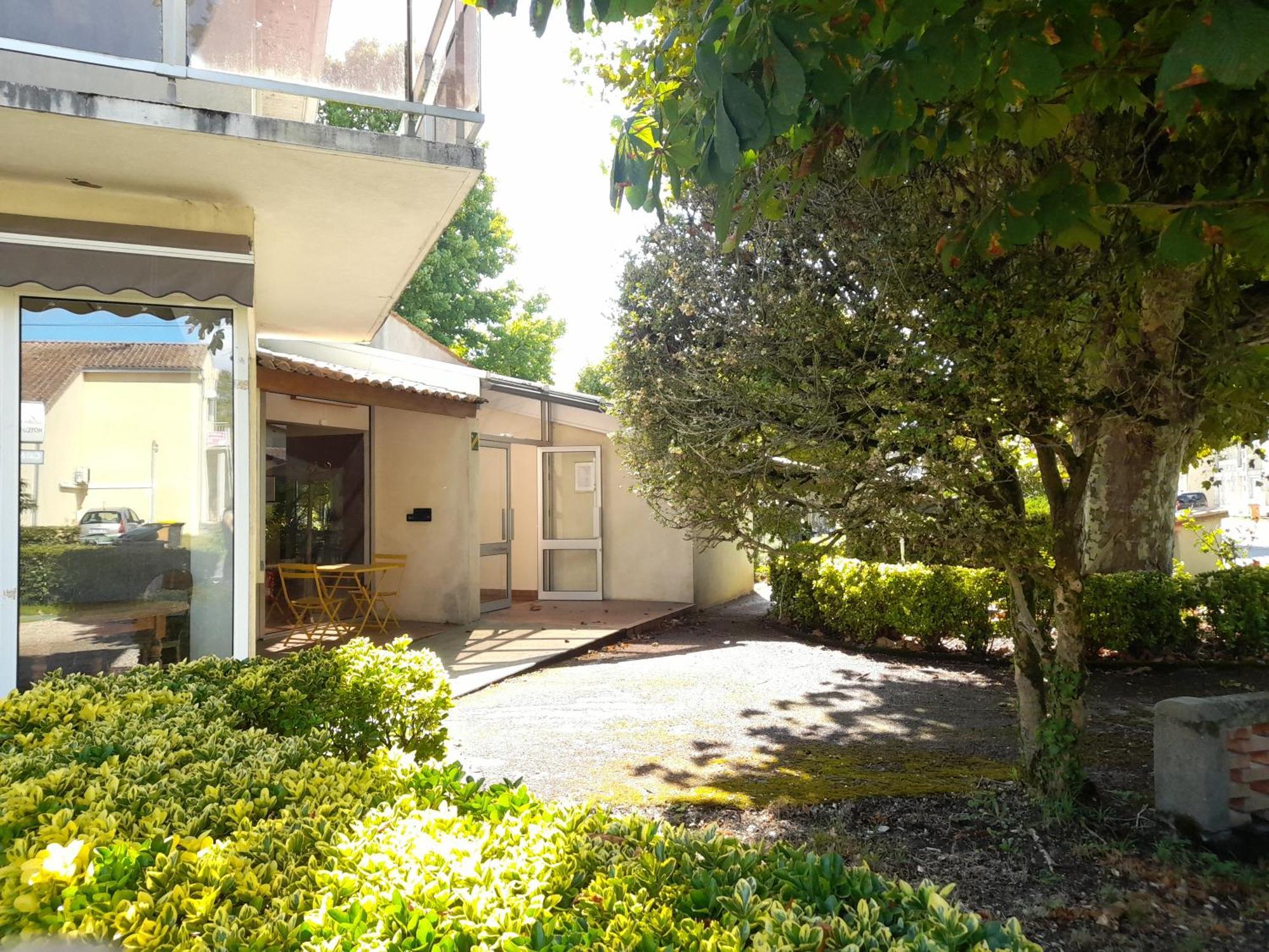 Hotel Platanes - Kb Hotel Group Etauliers Экстерьер фото