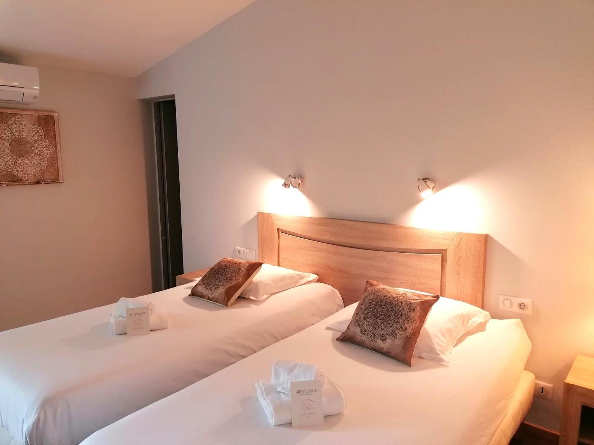 Hotel Platanes - Kb Hotel Group Etauliers Экстерьер фото