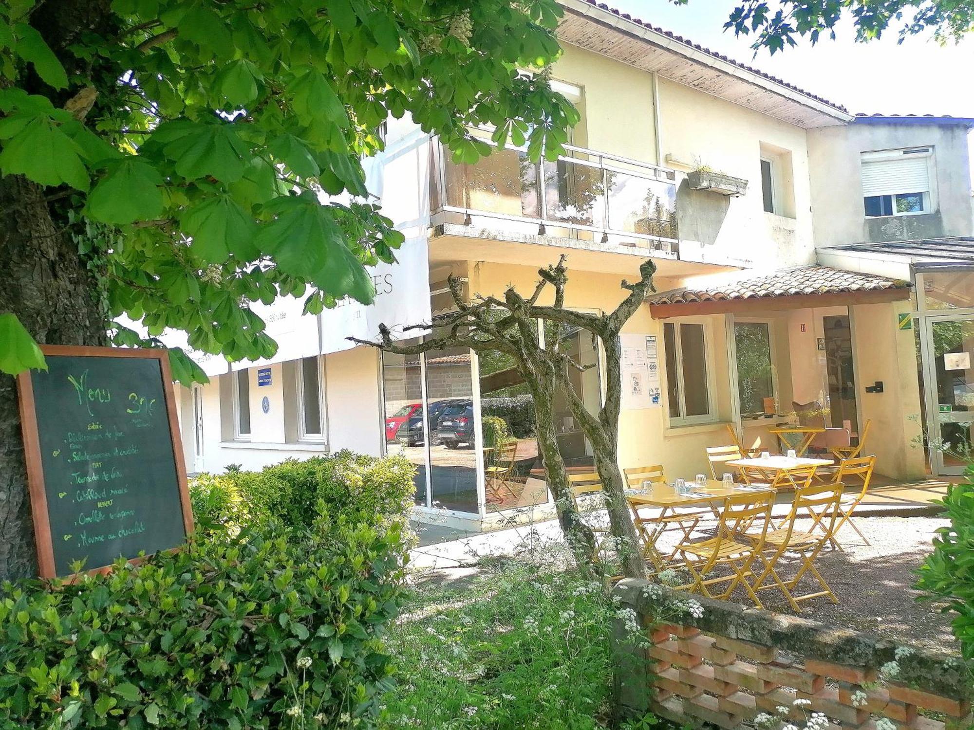 Hotel Platanes - Kb Hotel Group Etauliers Экстерьер фото